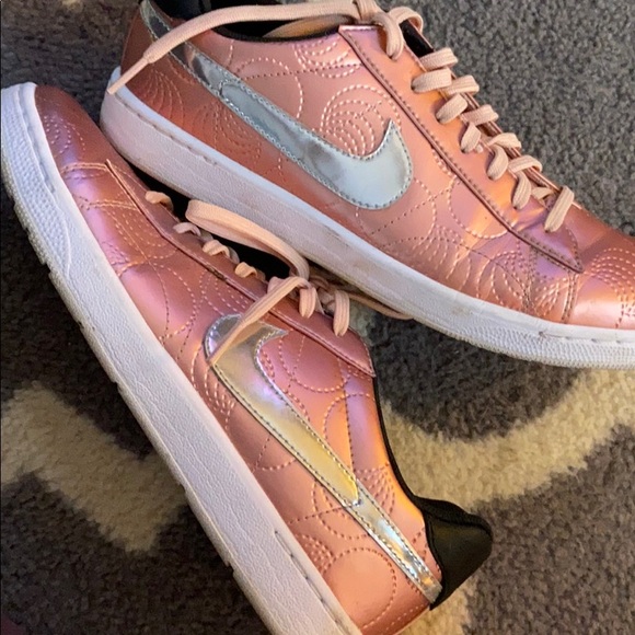 Rose gold metallic Nike sneakers - Picture 8 of 9